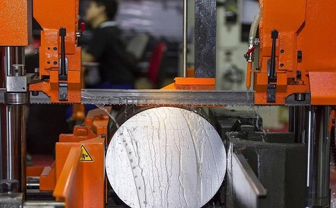 鼎湖立式金属带锯床切削出现跑带故障解决方法！